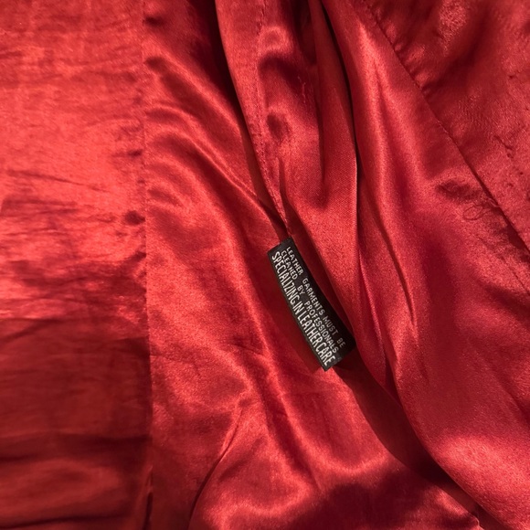 Chic Red Leather Jacket - Picture 4 of 5